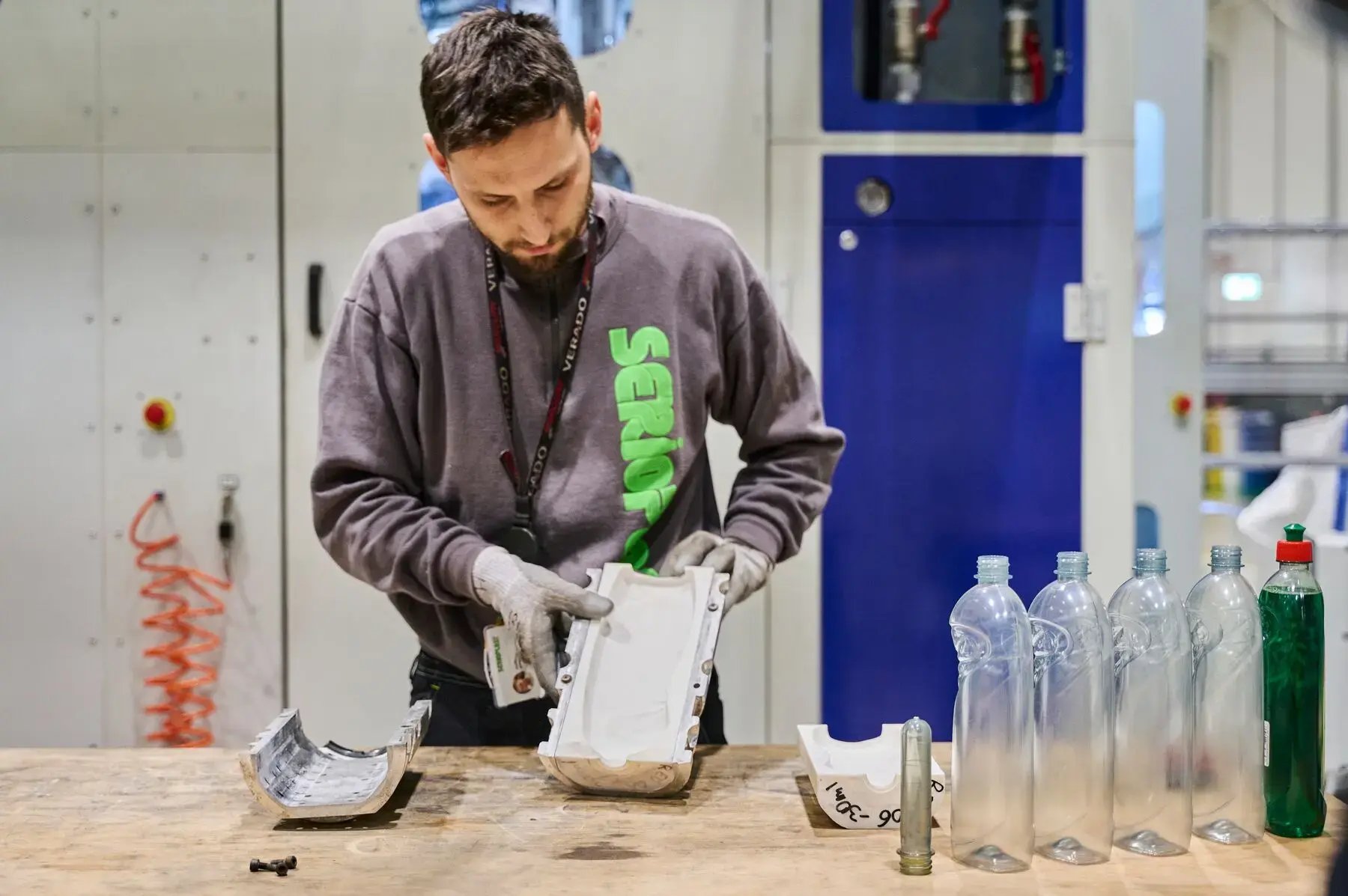Blow Molding mit Formen aus dem Formlabs SLA 3D-Drucker bei Seriioplast Blow Molding mit Formen aus dem Formlabs SLA 3D-Drucker bei Seriioplast